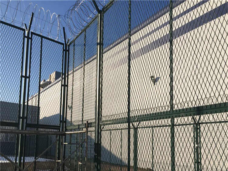 加高隔离网墙 加高隔离网墙