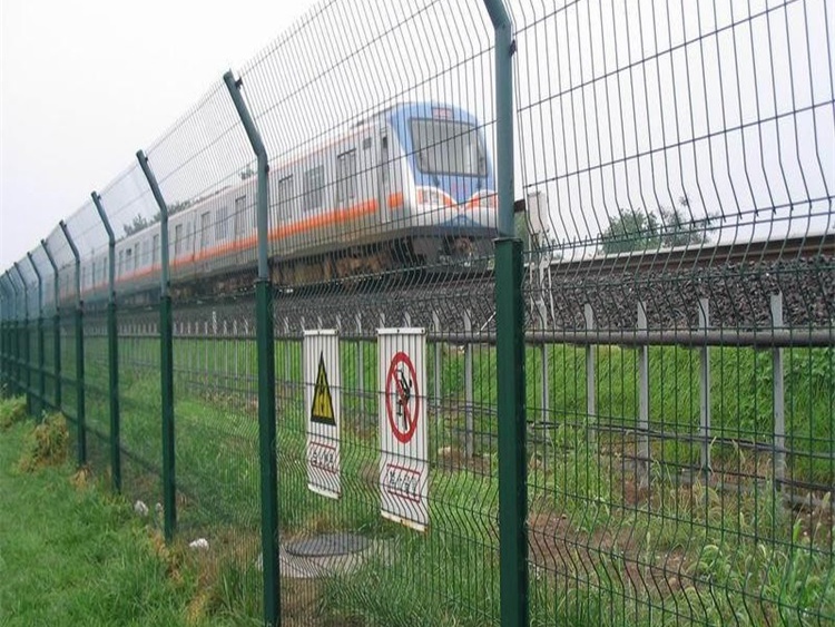 铁路护栏