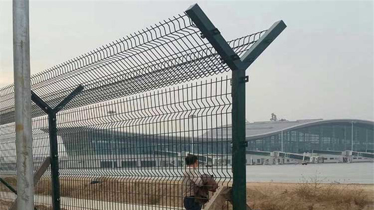 车站护栏隔离网18631858321