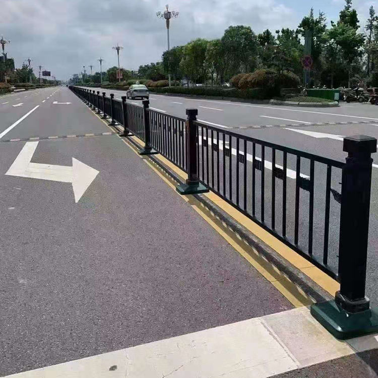 公路护栏隔离18631858321